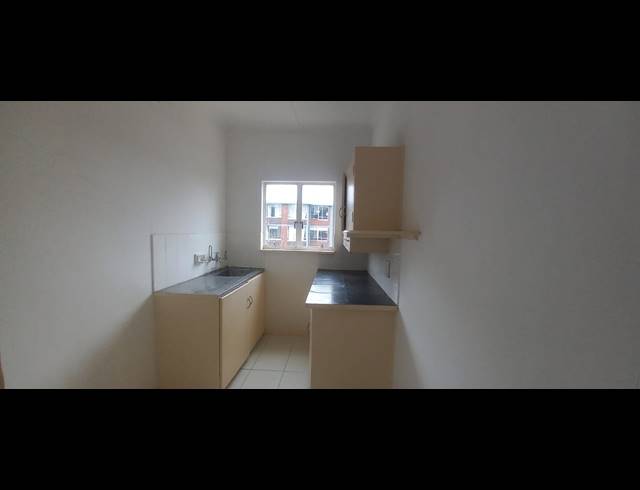 1 BEDROOM FLAT TO LET IN ESSENWOOD